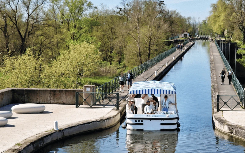 Location de bateau sans permis à la journée à Digoin